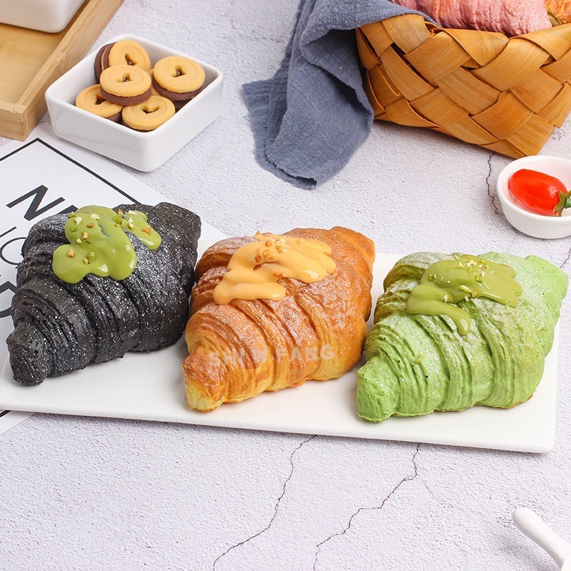 Realistic Squishy Croissant Super Soft And Slow Mainan Pencetan Anti Stress Fidget Lembut Squishy