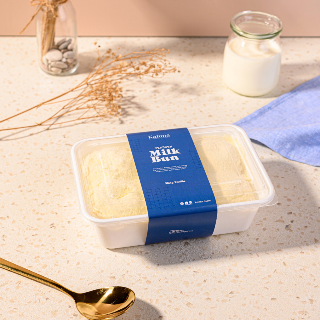 

Kaluna Cakes Paket Bundle of Joy Fudgy Brownies Almond, Milk Bun Milky Vanilla, dan 2 pcs Thai Tea