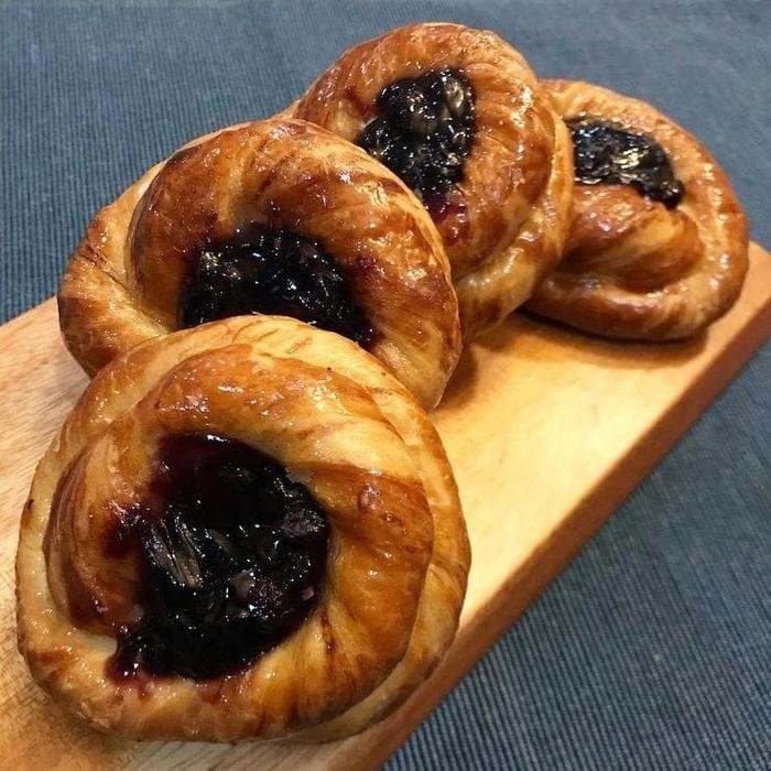

JTTOP" MINI BLUEBERRY CHEESE DANISH
