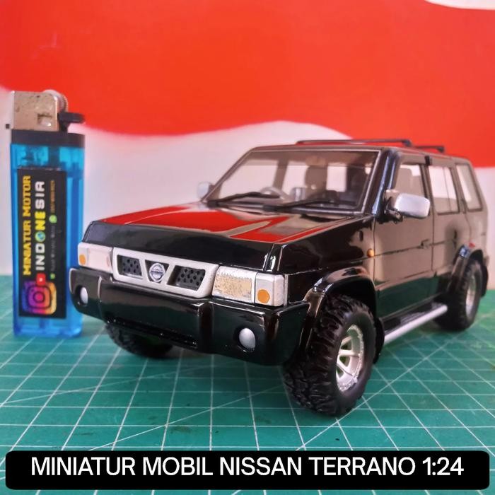 Diecast Miniatur Mobil Nissan Terrano Skala 1:24 Handmade