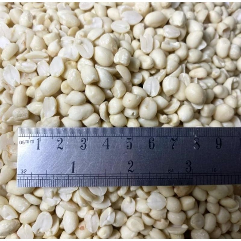 

Terlaris! Kacang Tanah Kupas Mentah 1 Kg 1 Gr Fresh Kualitas Bagus