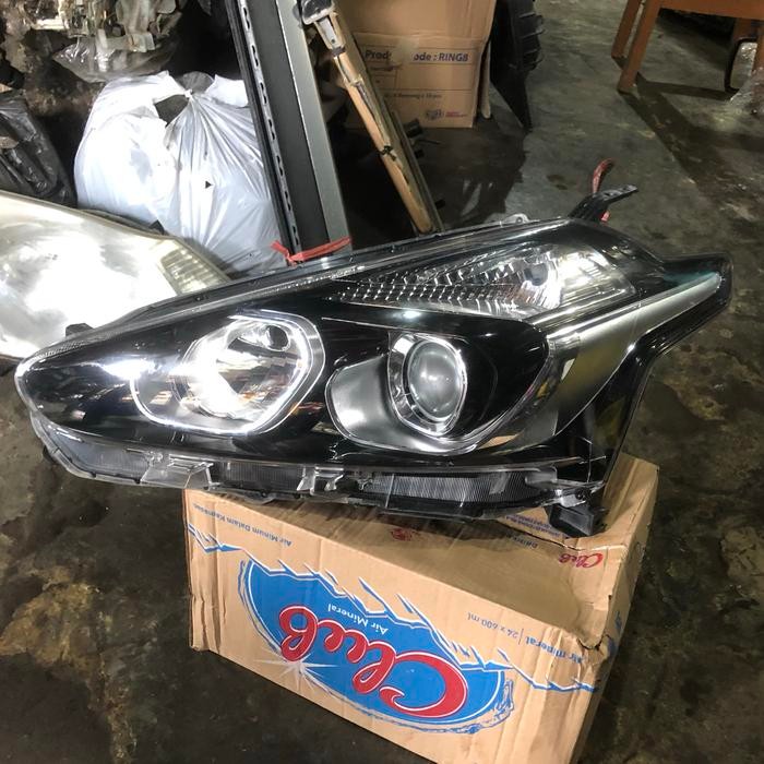 Headlamp Toyota Sienta Type G/V Original