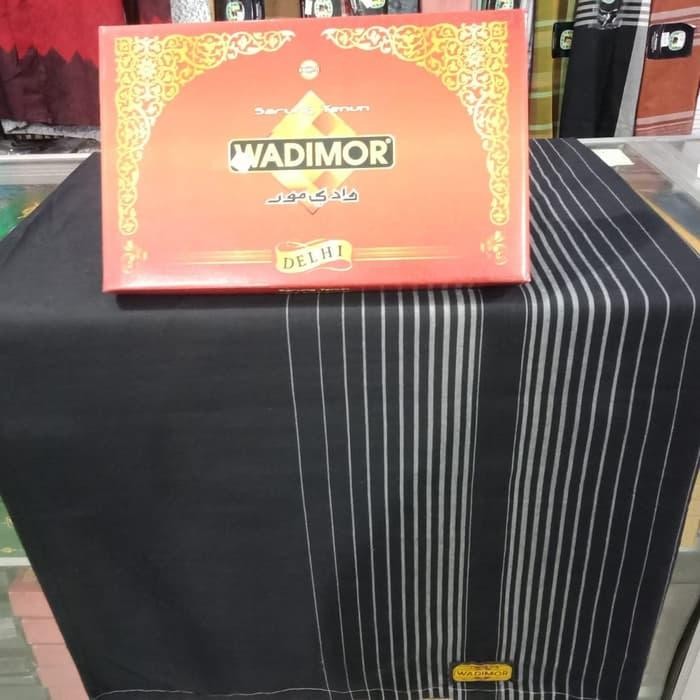 Sarung Wadimor Pria Motif Bali Hitam Putih Polos Dewasa Muslim Muda