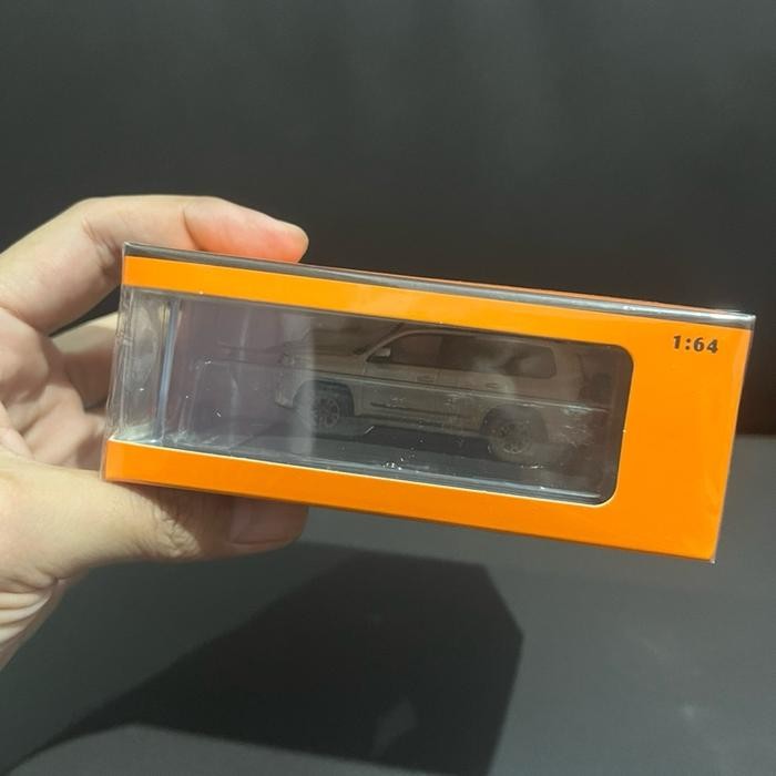 SALE  GCD 64 GAINCORP 2015 TOYOTA LAND CRUISER 200 VX200 LC200 WITH ACCESORIES DIRT WHITE READYY