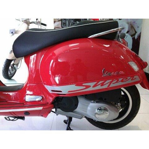 Sparepart Vespa Emblem Sticker Gts Super Merah Original