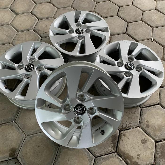 velg oem toyota veloz silver