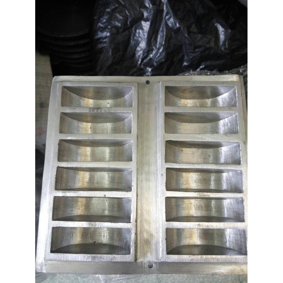 

Cetakan Kue Pancong / Pukis / Gandos Isi 12 + Tutup Gratis Ongkir