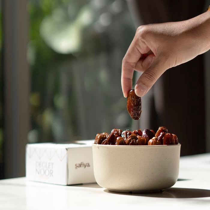 

Safiya Kurma Tunisia Madu 1 Kg Deglet Noor Tanpa Tangkai
