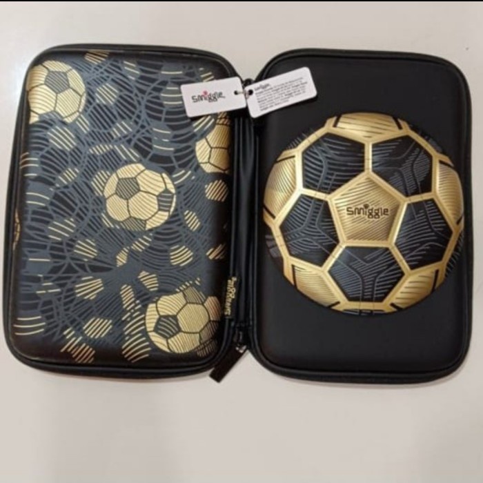

TERBARU SMIGGLE SOCCER GOLD HARDTOP PENCIL CASE/TEMPAT PENCIL/KOTAK PENCIL PACKING AMAN