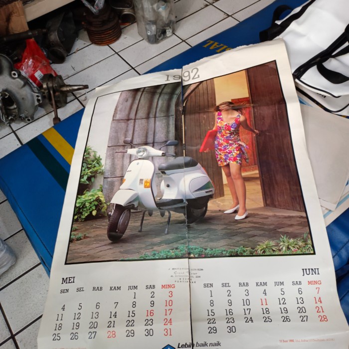 

copotan halaman kalender Vespa Original eks dealer sobek tengah cors