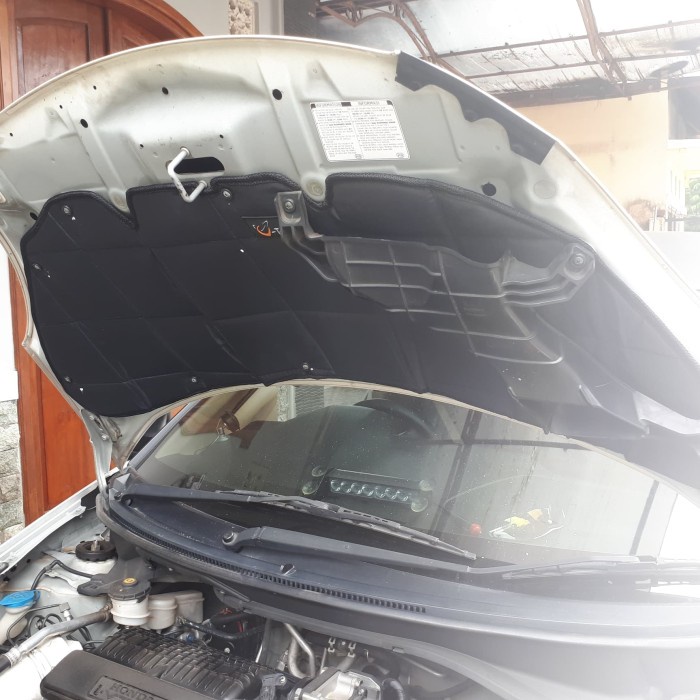 Peredam Kap Mobil Mobilio