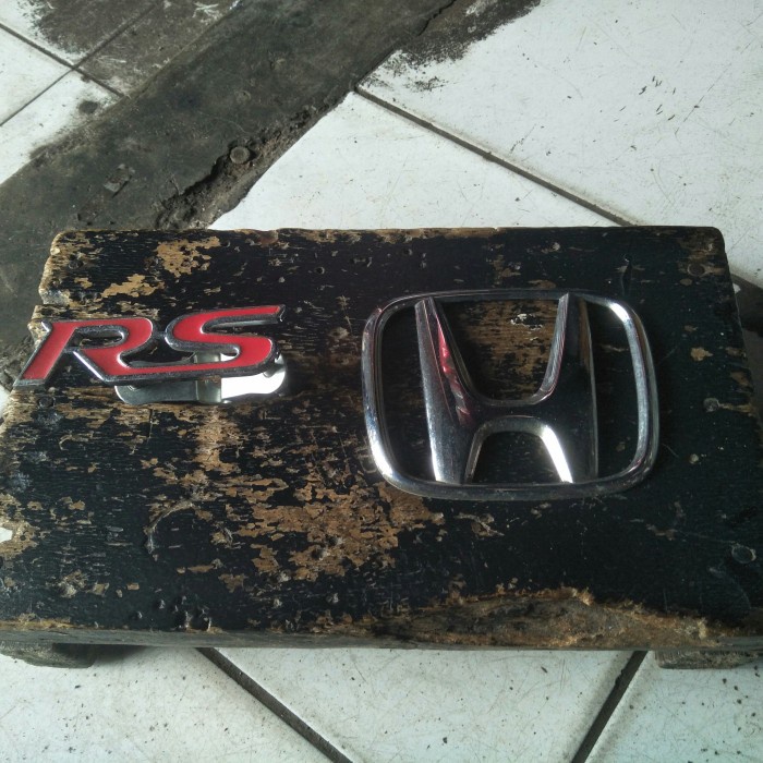 Emblem Tulisan Merk Honda Dan Rs Untuk Gril Jazz Bekas