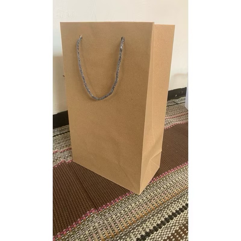 

Paper Bag Coklat Polos Ukuran 16x16x30 (paket 12pcs) |Tas Kertas |Tas Kado |Tas Souvenir |Paper bag Hampers
