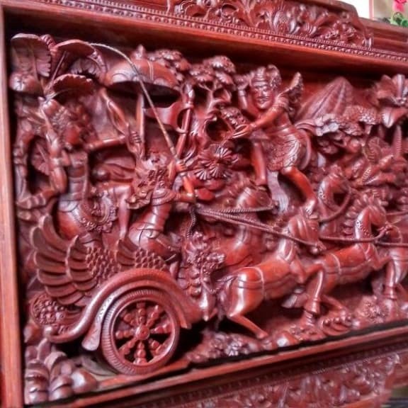 Lukisan Ukir Kayu Bali Pahat Pandil 3D Kereta Perang Baratha Yudha