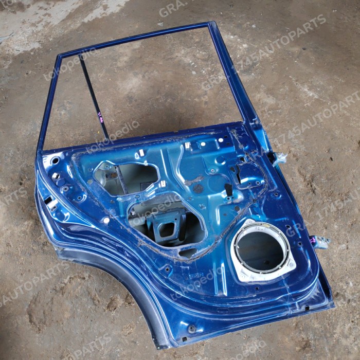 Pintu Kiri Belakang Toyota Rav4 Gen 2 Xa20 2000-2005 Laik Pakai