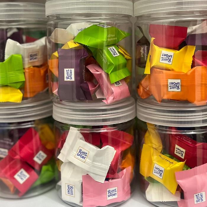 

terbaru !!! (isi 15 pcs) cokelat rittersport mini jar isi 15pcs dark ready