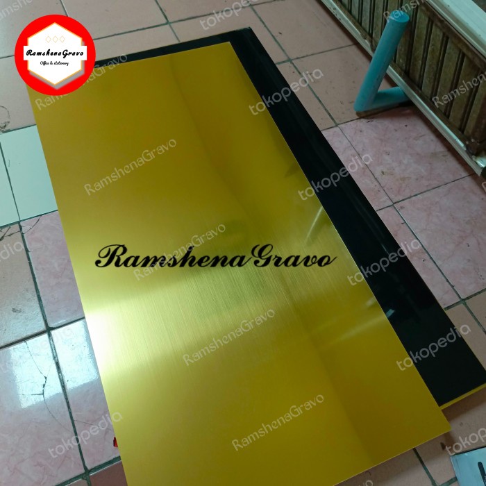 

gravoply/bahan name tag/hairline/60x120cm tebal 1.5mm Gold