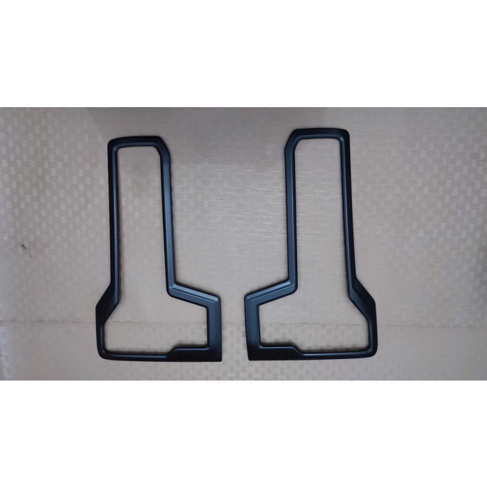 Garnish lampu depan Xpander Cross 2023 hitam chrome