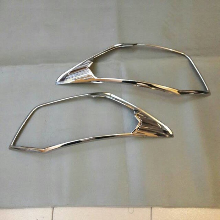 Garnish List Lampu Depan Calya Sigra