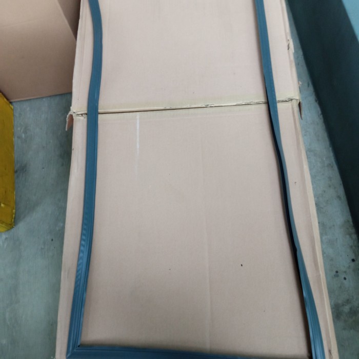 Karet Magnet Pintu Kulkas Sharp 2 Pintu Bagian Bawah Original