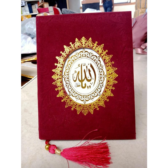 

Diskon Paket 10 Yasin Hardcover Bludru 144 Halaman Yasin & Tahlil Quran Packing Aman
