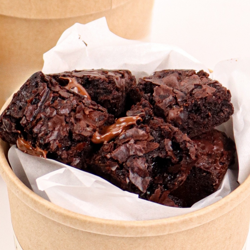 

CUCI GUDANG Swit Dessert - Fudgy Brownies Mini Bites Coklat Premium Cup 12 Oz Hampers Lebaran Kue