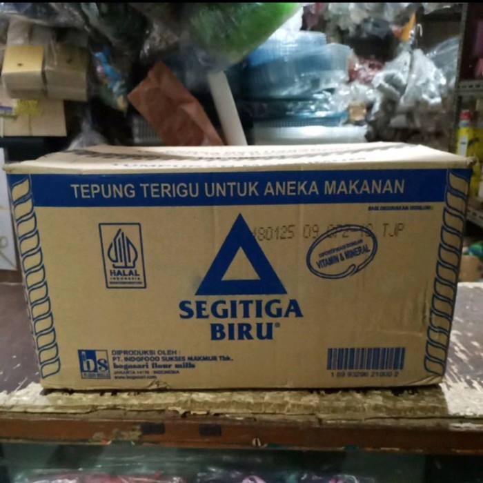 

SALE !!! TEPUNG TERIGU SEGITIGA BIRU EKONOMIS KG 1 DUS / 12 PCS READYY