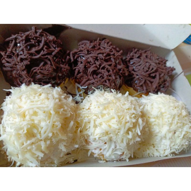 

roti donat susu jabrik isi 6 double toping coklat lumer+serut + keju serut, fresh