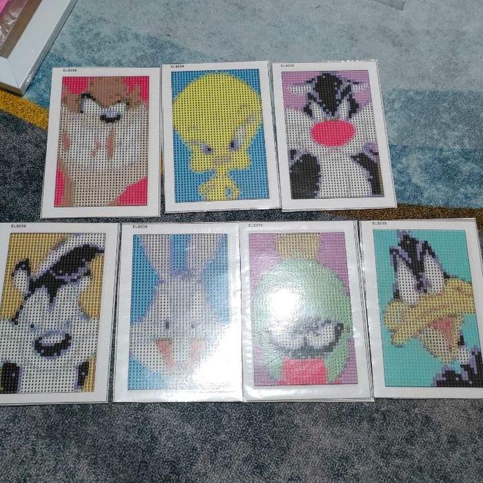 

Diamond Painting Set 5D Full Drill Square Exclusive Looney Tunes 7 Pcs ( 10Cm X 15Cm ) With 1 Buah