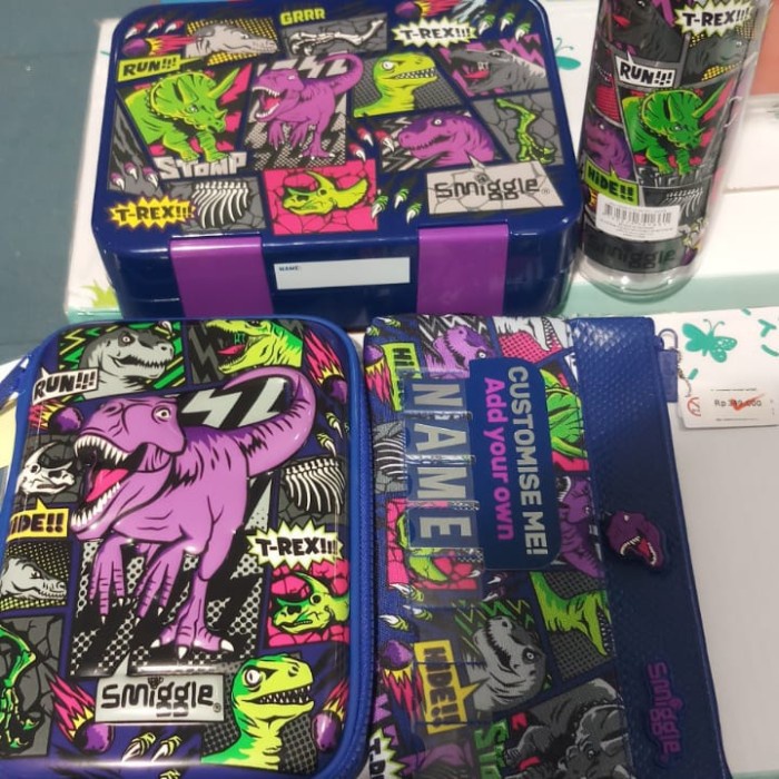 

Smiggle Dinosaurus peralatan makan sekolah anak - Kotak pencil dll Kode 827
