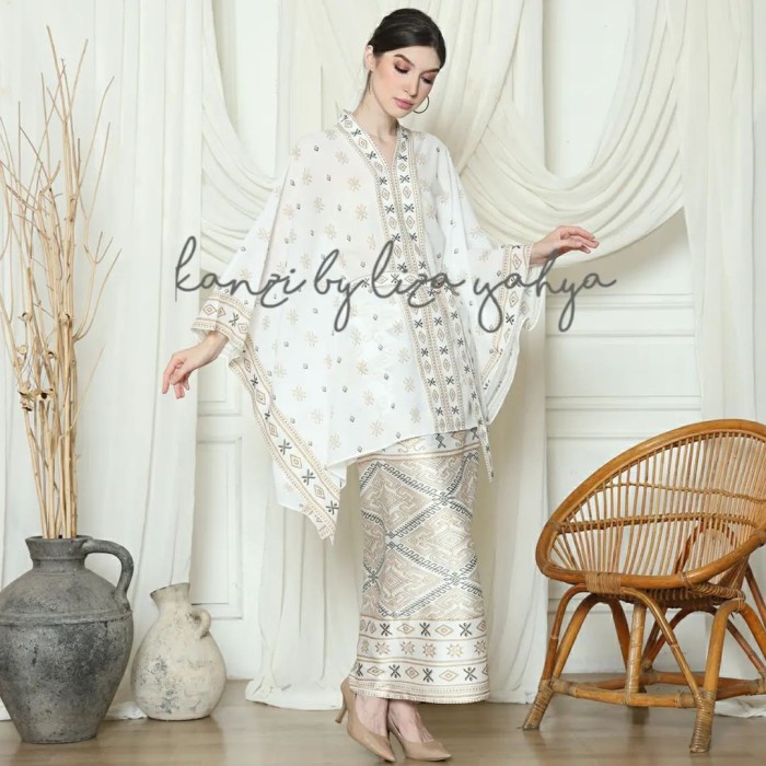 Kebaya Putih Kebaya Batik Kebaya Modern Kebaya Wisuda Kebaya Etnik Kebaya Jumbo Kebaya Premium