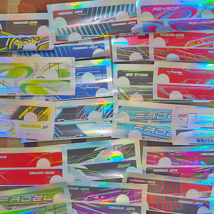 

IK! STIKER HOLOGRAM LIVERY BODY MINIATUR BUS BASURI ISI 1 PASANG