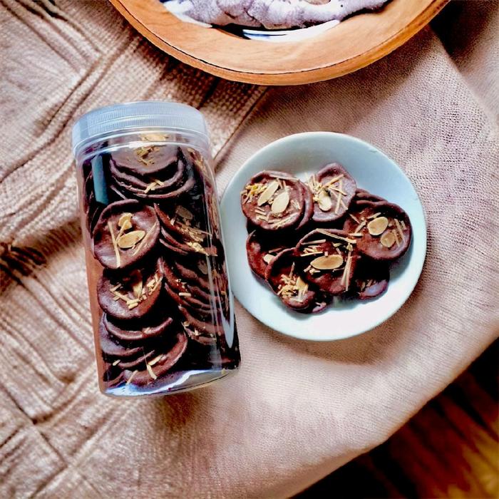

Almond Crispy Coklat Kak RATU Camilan
