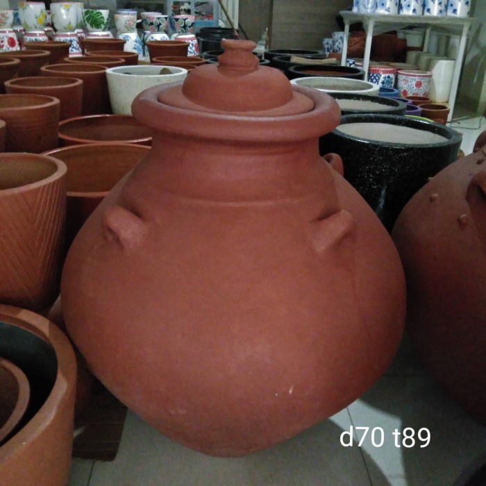 GENTONG DENGAN TUTUP GENTONG TANAH LIAT UNTUK TEMPAT AIR