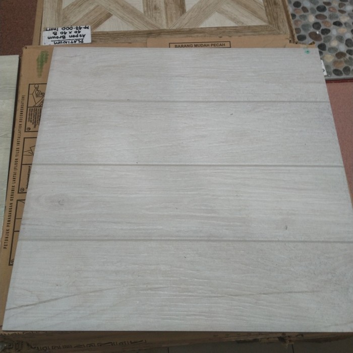 Keramik Motif Kayu Matt Platinum Amazon 40X40 /Dus
