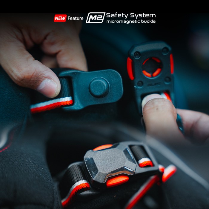 Njs Nr80S Carbon Twill Gloss/Doff - Helm Retro