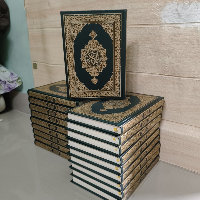 

AL-QURAN MADINAH/MUSHAF MADINAH - UKURAN 2014 CM - ASLI SAUDI !! TERLARIS