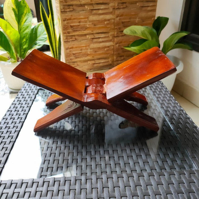 

REKAL AL-QURAN UKURAN LEBAR 20CM. TATAKAN, DUDUKAN ALQURAN 100% ORIGINAL