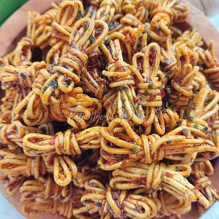 

1KG MIE GULUNG CETAR DAUN JERUK