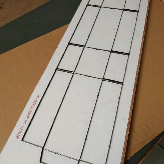 

Jual [READY] pisau pond kardus ukuran 20x10x8cm