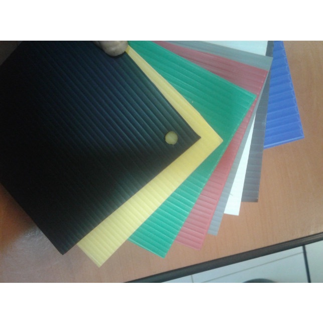 Impraboard potongan / karton plastik / corrugated board