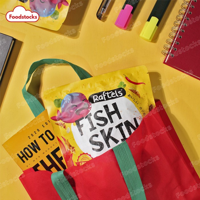 

JTTOP" KERIPIK KULIT IKAN / FISH SKIN RASA SPICY RAFTELS 75GR HALAL
