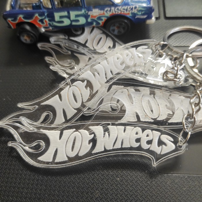 

BERMUTU Gantungan Kunci Logo Hot Wheels bahan Akrilik bening 2mm foto hot wheels untuk pembanding