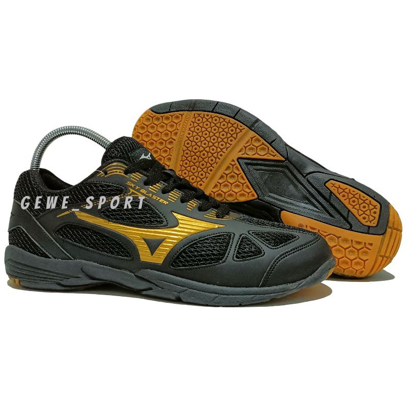 sepatu badminton mizuno sky blaster - sepatu badminton pria terlaris - sepatu mizuno wave claw -