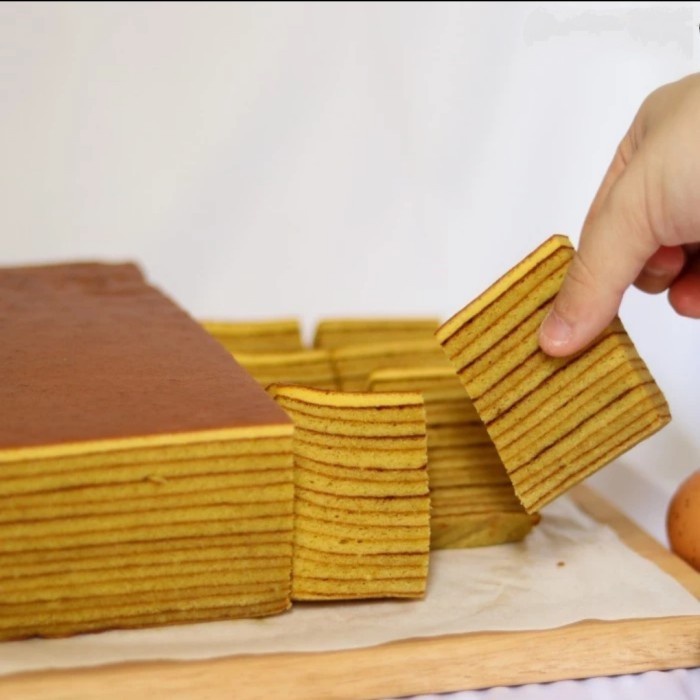 PREMIUM Ahun Lapis Legit Besar 1 loyang 20 x 20 oleh oleh Terpopuler Vacuum (Produk Bika Ambon Ahun