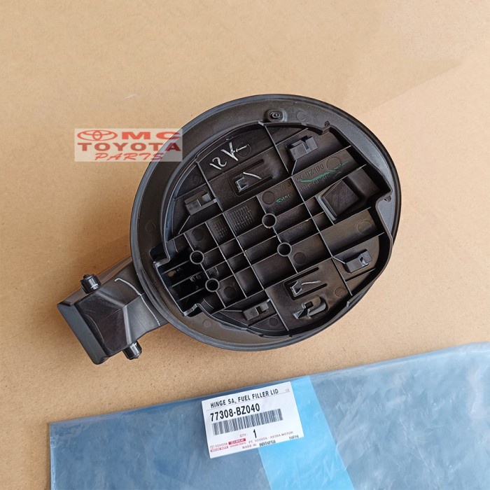 Engsel Cover Box Tangki Bensin Avanza Grand Veloz 77308-Bz040 Kode 061