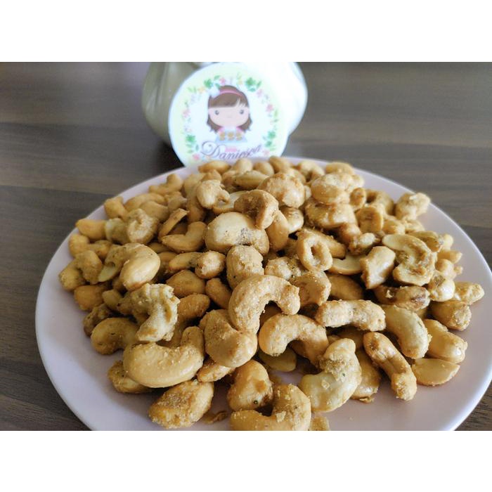 

1 kg kacang Mede SUPER tepung crispy , renyah , enak Snacks Cilan