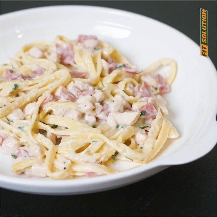 

(GoodSeller) LOW CAL Fettuccine Alfredo Chicken Breast & Smoked Beef Prep Meal Diet Catering Ready