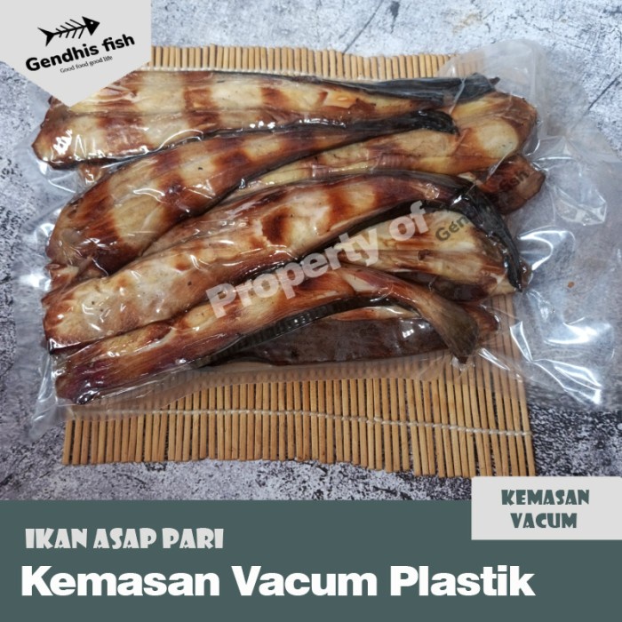 

Ikan pari asap / ikan asap pari / iwak pe / ikan mangut