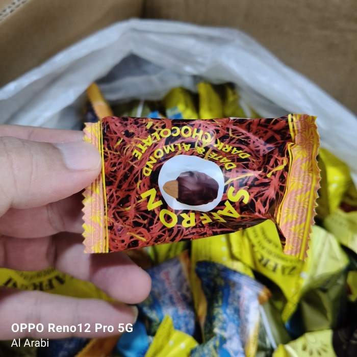 

COKLAT KURMA ALMOND 500 GRM .
